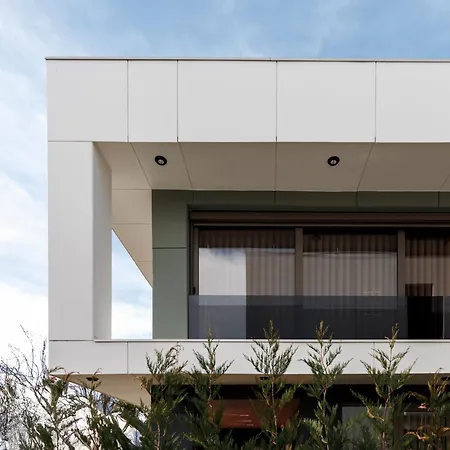 Lulus فيلة سبانجا